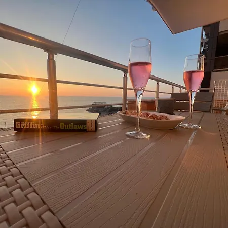 Amazing Paradise Sensation 2 Bedroom Luxury With A Jacuzzi * Durrës